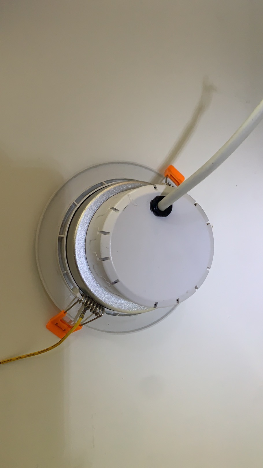 LED-Einbau-Downlight mit wiederaufladbarem Akku und Notbetrieb