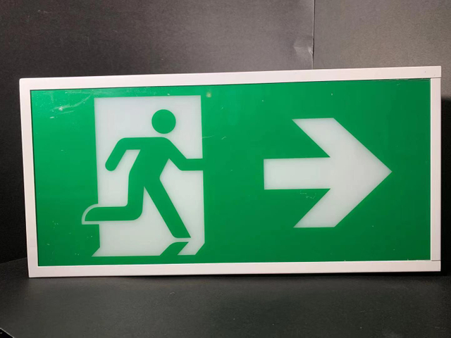 LED-Notausgangssicherheitsleuchte mit wiederaufladbarem Akku, betriebsbereit