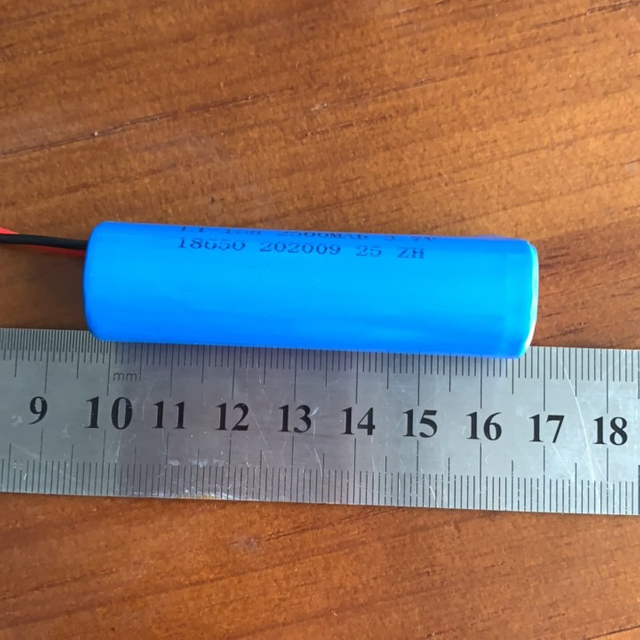 3,7 V wiederaufladbarer Lithium-Akku 18650