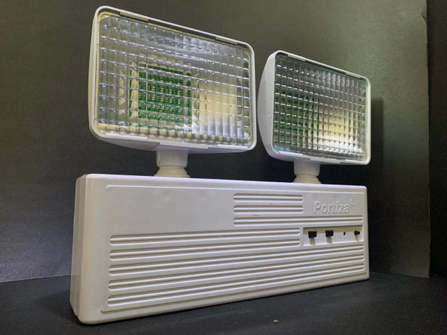 LED-Notfalllampe mit wiederaufladbarem Akku und zwei Köpfen