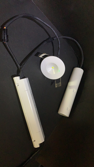 LED-Notfall-Downlight mit wiederaufladbarem Akku und Dauerbetrieb